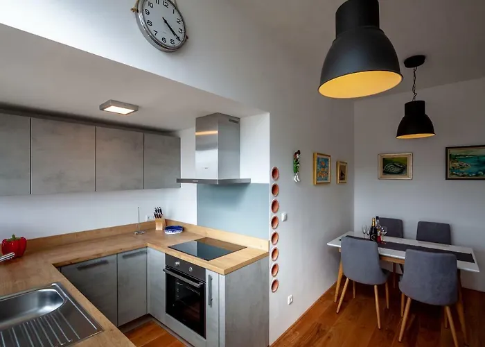 Apartman Colosseum * 普拉
