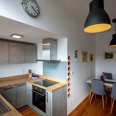 Apartman Colosseum * 풀라