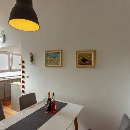 아파트 Apartman Colosseum 풀라